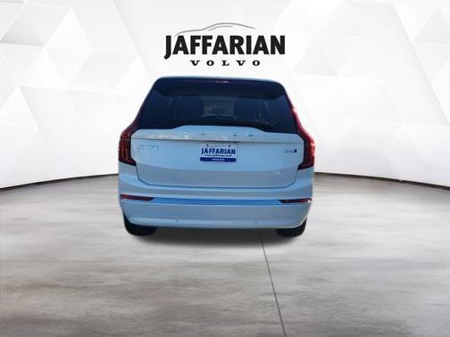 Crystal White Pearl 2026 Volvo XC90 B6 Ultra