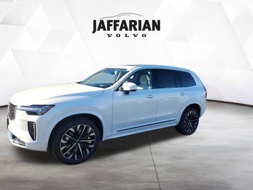 Crystal White Pearl 2026 Volvo XC90 B6 Ultra