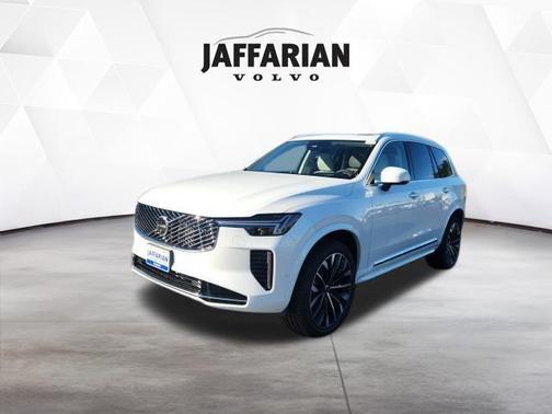 Crystal White Pearl 2026 Volvo XC90 B6 Ultra