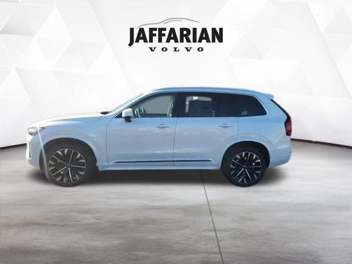 Crystal White Pearl 2026 Volvo XC90 B6 Ultra