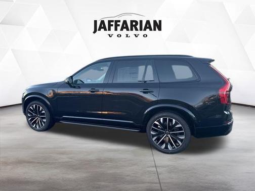2026 Volvo XC90 Plug-In Hybrid T8 Ultra Dark Theme 6-Seater