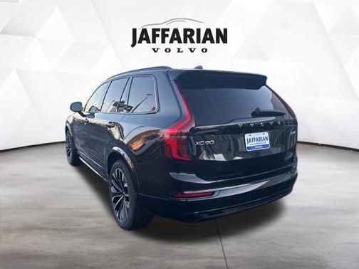 2026 Volvo XC90 Plug-In Hybrid T8 Ultra Dark Theme 6-Seater