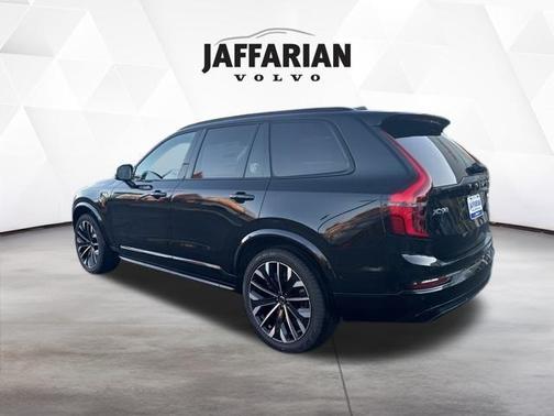 2026 Volvo XC90 Plug-In Hybrid T8 Ultra Dark Theme 6-Seater