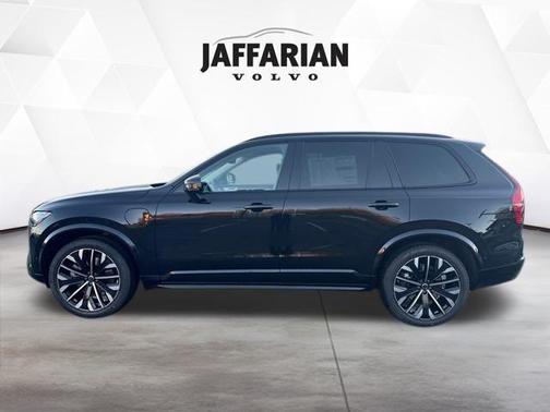 2026 Volvo XC90 Plug-In Hybrid T8 Ultra Dark Theme 6-Seater