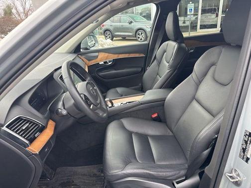 2024 Volvo XC90 B6 Plus Bright Theme 7-Seater