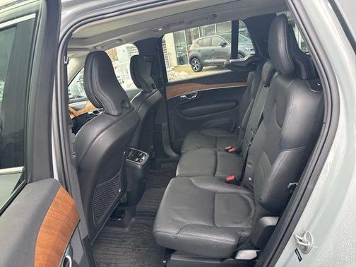 2024 Volvo XC90 B6 Plus Bright Theme 7-Seater