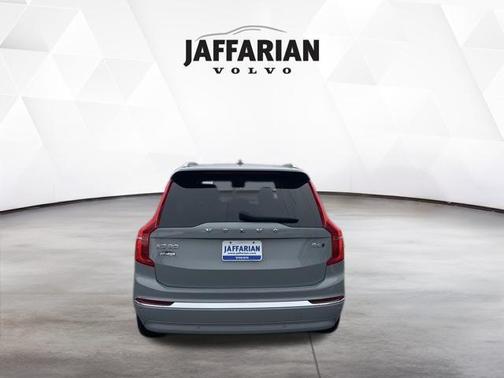 2024 Volvo XC90 B6 Plus Bright Theme 7-Seater