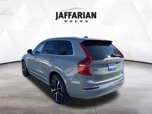 2024 Volvo XC90 B6 Plus Bright Theme 7-Seater