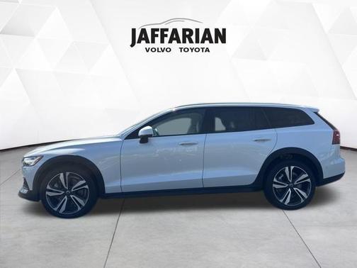 2023 Volvo V60 Cross Country B5 Plus
