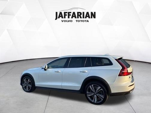2023 Volvo V60 Cross Country B5 Plus
