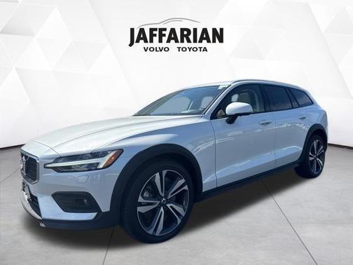 2023 Volvo V60 Cross Country B5 Plus