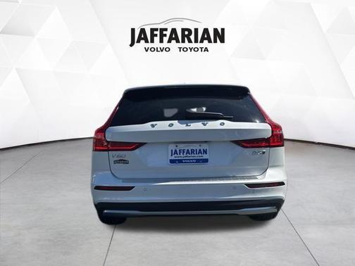 2023 Volvo V60 Cross Country B5 Plus