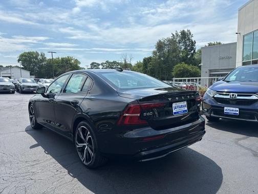 2024 Volvo S60 B5 Ultimate Dark Theme