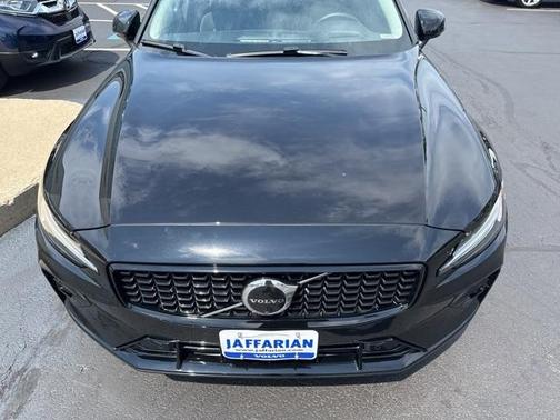 2024 Volvo S60 B5 Ultimate Dark Theme