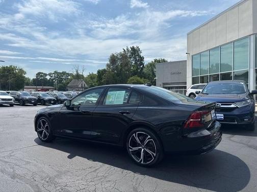 2024 Volvo S60 B5 Ultimate Dark Theme