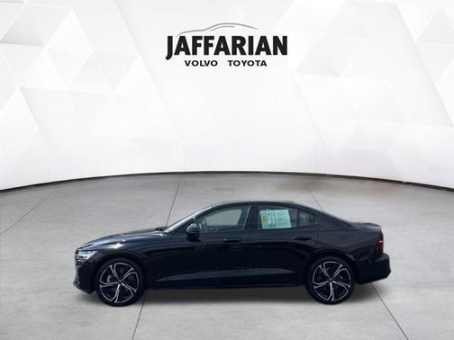 2024 Volvo S60 B5 Ultimate Dark Theme
