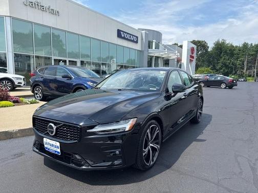 2024 Volvo S60 B5 Ultimate Dark Theme