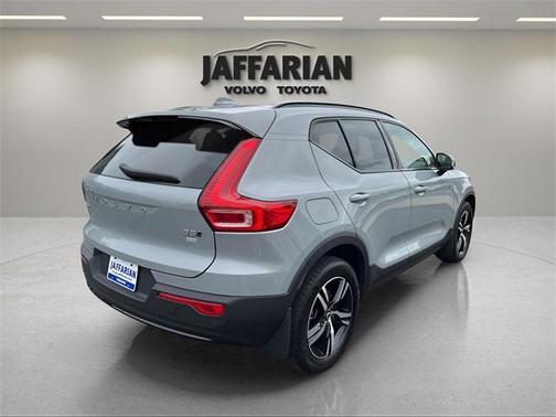 2024 Volvo XC40 B5 Core