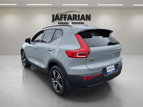 2024 Volvo XC40 B5 Core