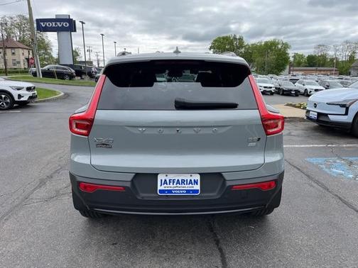 2024 Volvo XC40 B5 Core