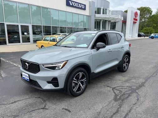 2024 Volvo XC40 B5 Core