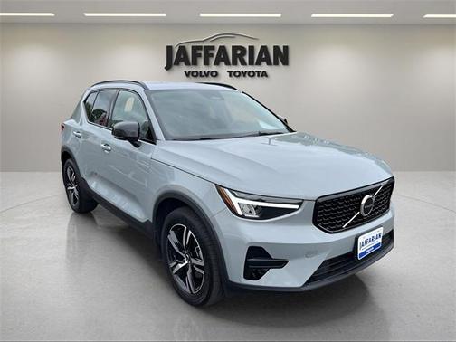 2024 Volvo XC40 B5 Core