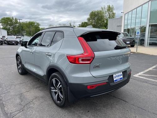 2024 Volvo XC40 B5 Core