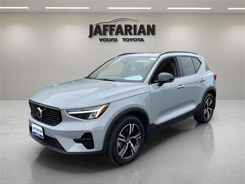 2024 Volvo XC40 B5 Core