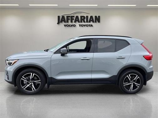 2024 Volvo XC40 B5 Core