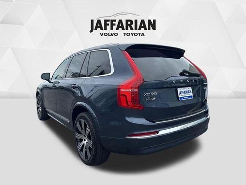 2024 Volvo XC90 B6 Plus Bright Theme 7-Seater