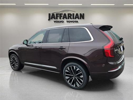 2025 Volvo XC90 B5 Core