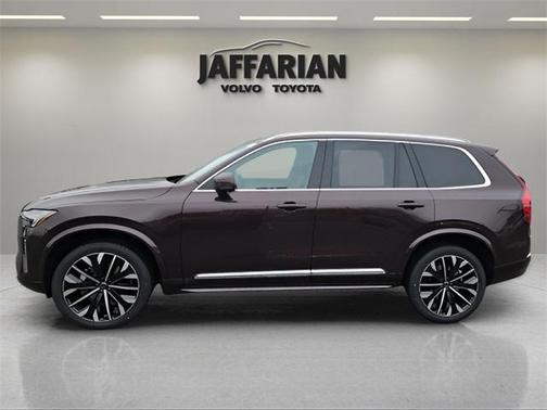 2025 Volvo XC90 B5 Core