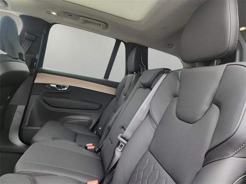 2025 Volvo XC90 B5 Core
