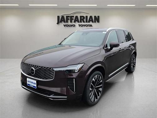 2025 Volvo XC90 B5 Core