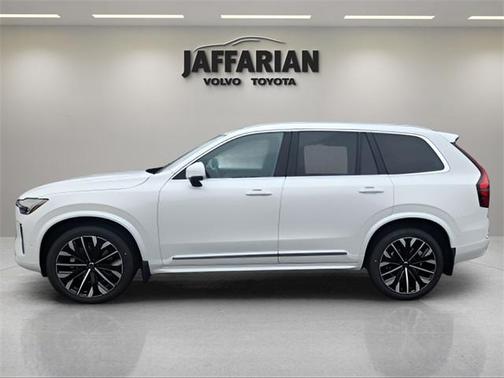 2025 Volvo XC90 B6 Plus 6-Seater