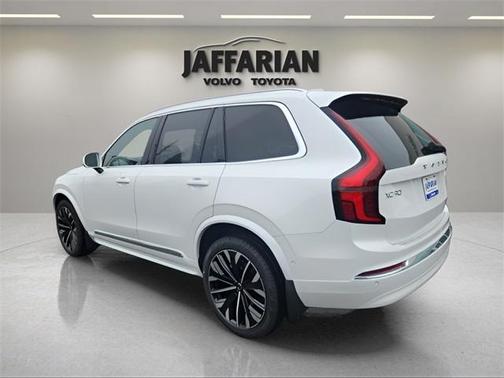 2025 Volvo XC90 B6 Plus 6-Seater