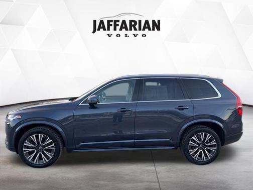 2022 Volvo XC90 T6 Momentum 7 Passenger