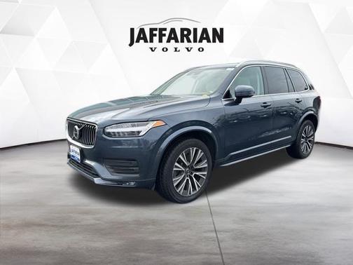 2022 Volvo XC90 T6 Momentum 7 Passenger