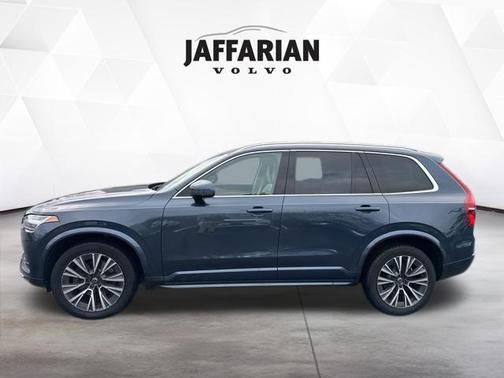 2022 Volvo XC90 T6 Momentum 7 Passenger
