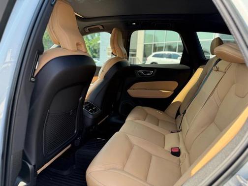 2022 Volvo XC60 B5 Inscription