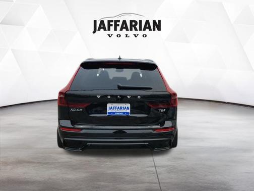 Onyx Black Metallic 2026 Volvo XC60 Plug-In Hybrid T8 Ultra