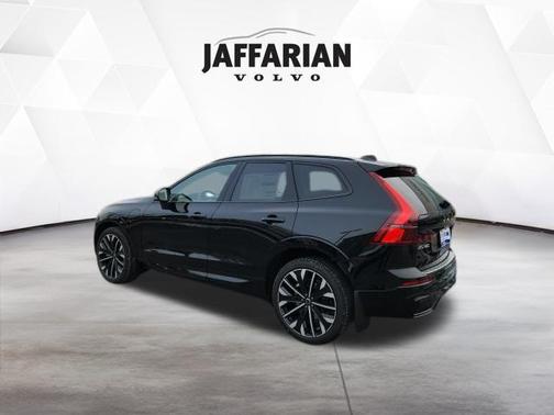 Onyx Black Metallic 2026 Volvo XC60 Plug-In Hybrid T8 Ultra