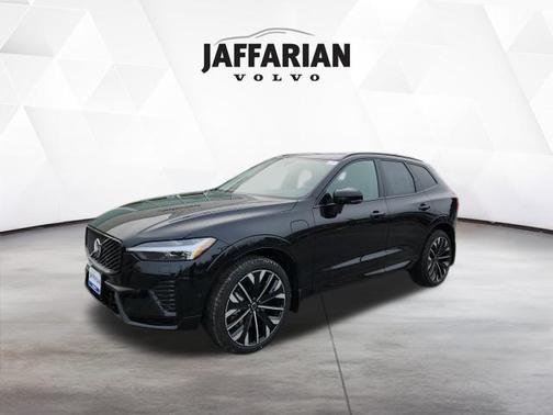 Onyx Black Metallic 2026 Volvo XC60 Plug-In Hybrid T8 Ultra