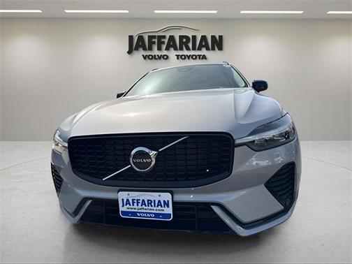 2023 Volvo XC60 Recharge Plug-In Hybrid T8 Plus Dark Theme