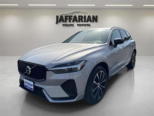 2023 Volvo XC60 Recharge Plug-In Hybrid T8 Plus Dark Theme