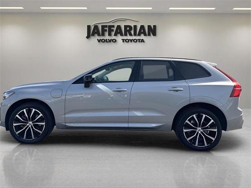 2023 Volvo XC60 Recharge Plug-In Hybrid T8 Plus Dark Theme