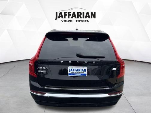 2023 Volvo XC90 Recharge Plug-In Hybrid T8 Ultimate Bright Theme 7-Seater