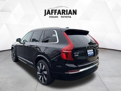 2023 Volvo XC90 Recharge Plug-In Hybrid T8 Ultimate Bright Theme 7-Seater