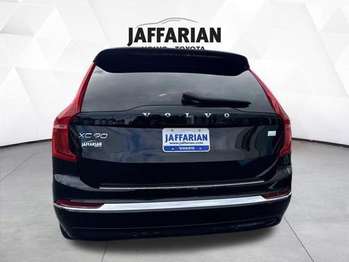 2023 Volvo XC90 Recharge Plug-In Hybrid T8 Ultimate Bright Theme 7-Seater