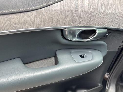 2023 Volvo XC90 Recharge Plug-In Hybrid T8 Ultimate Bright Theme 7-Seater